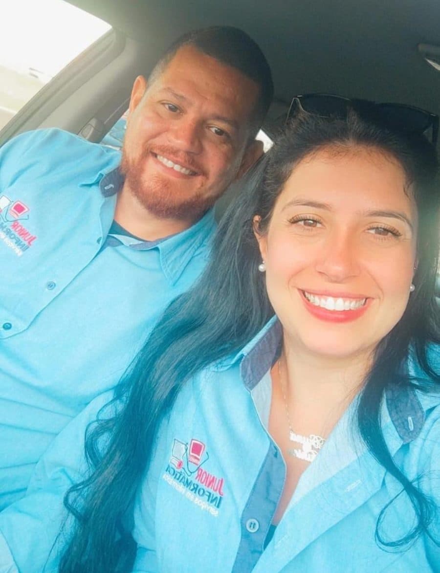 Junior e Bruna, da equipe da Junior Informática